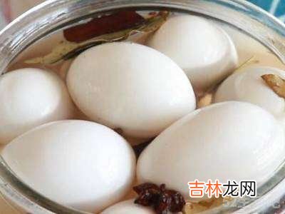 鹅蛋怎么腌制出油还不咸?