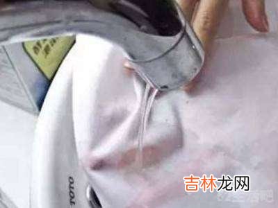 衣服上干血渍怎么洗?