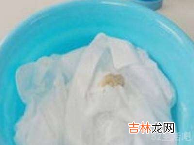 衣服上干血渍怎么洗?
