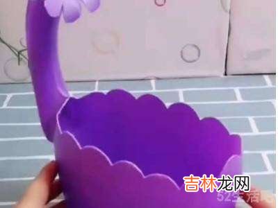 用洗衣液瓶制作花瓶怎么剪?