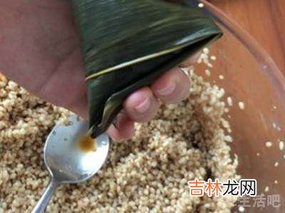 包粽子米里面加什么更加软糯?