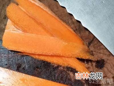 胡萝卜菱形片怎么切?