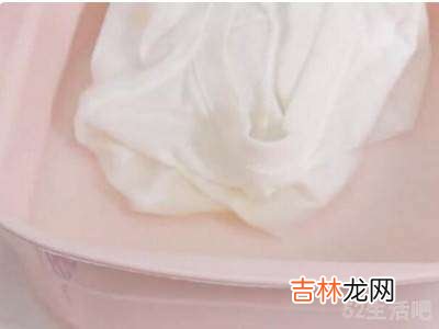 校服油渍久了怎么洗掉?