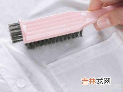 西瓜水弄衣服上怎么洗干净?