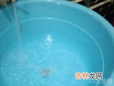 火碱可以洗衣服上的顽固污渍吗?