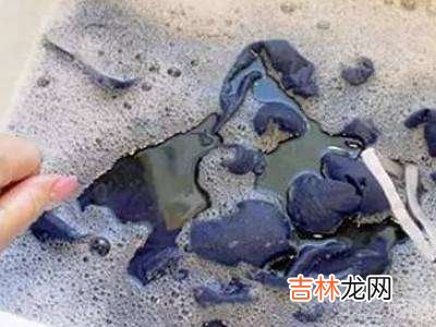 黑色衣服褪色有什么办法恢复?