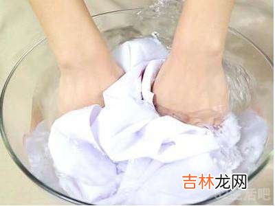 怎么洗掉衣服上的染发剂?