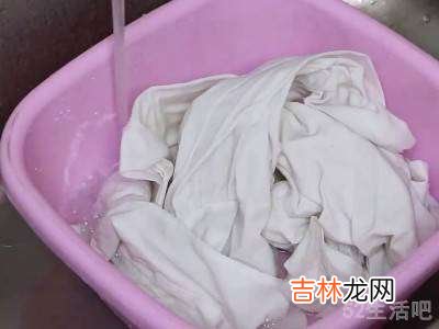 白色衣服染黑色了怎么洗才能变白?