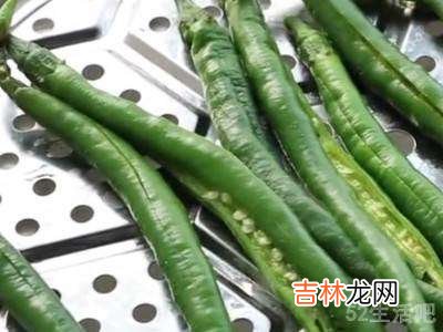 青辣椒如何晒干才能成绿色?