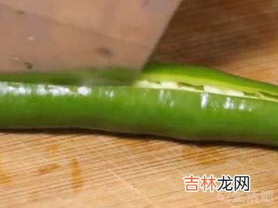 青辣椒如何晒干才能成绿色?