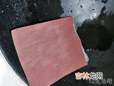 铁锅怎么清洗锅内的污垢?
