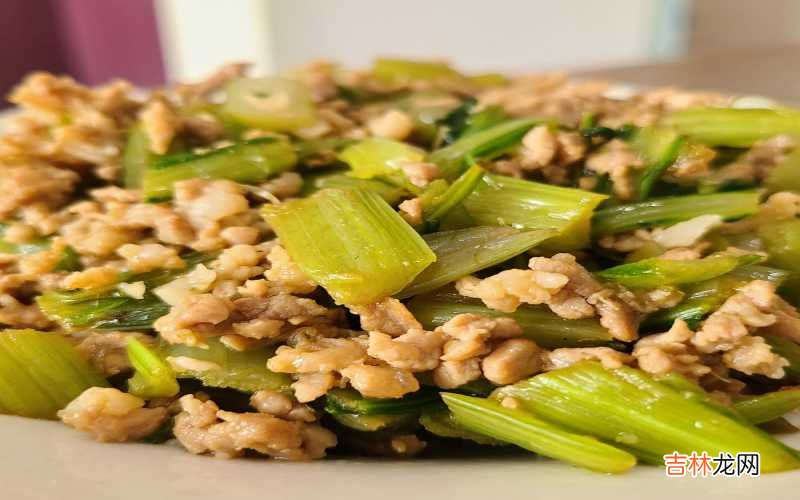 莙荙菜杆炒肉沫