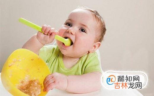 宝宝多大可以自己学习吃饭了?
