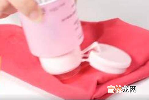 羽绒服上沾了美缝剂怎么洗掉
