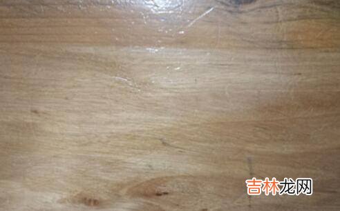 水彩笔弄到桌子上怎么去掉