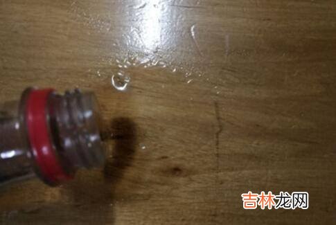 水彩笔弄到桌子上怎么去掉