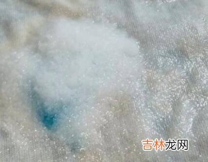 水晶泥弄到毛绒被单上怎么办