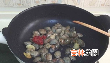 花甲放酒糟怎么炒好吃