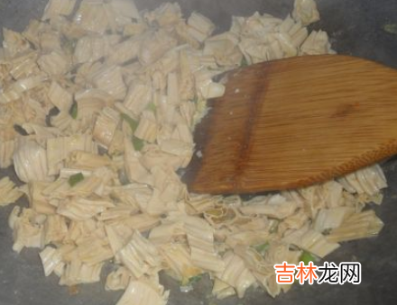 鸡蛋腐竹怎么炒好吃