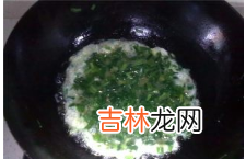 鸡蛋炒韭菜怎么才能煎成一块