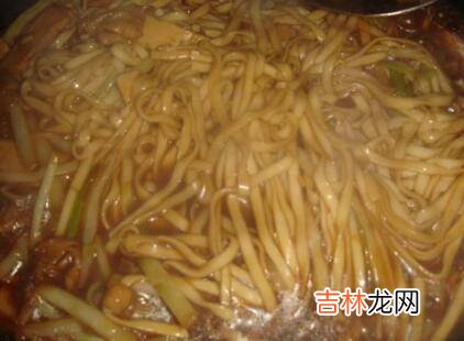 炒碱面怎么不粘锅