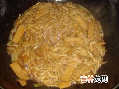 炒碱面怎么不粘锅