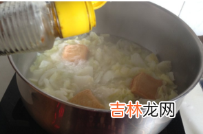 白菜炒鱼豆腐怎么做