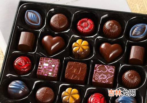 如何给女生买零食?