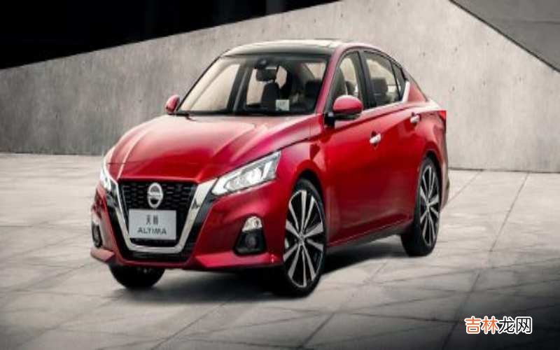 天籁手刹在哪个位置?