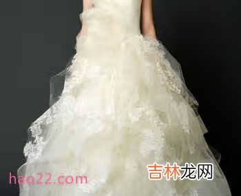 世界上最重的婚纱，英国新娘的婚纱127斤（极致奢华)