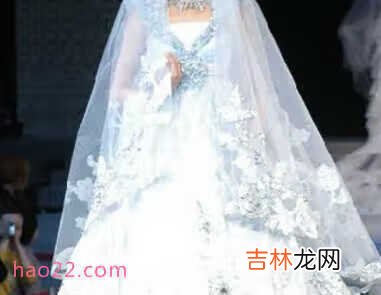 世界上最重的婚纱，英国新娘的婚纱127斤（极致奢华)