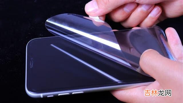 普通手机膜怎么贴（手机保护膜怎么贴教程)