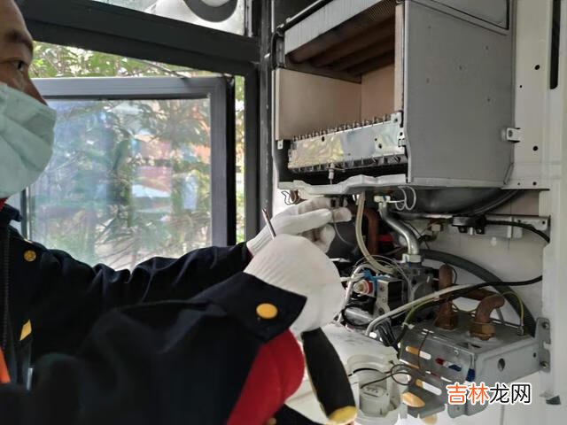 壁挂炉怎么正确使用（壁挂炉怎么烧洗澡水)