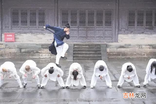 轻功是怎样练成的(世界轻功第一人)