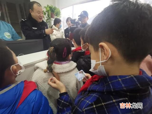 养狗怎么全方位训练（20岁女性养狗忠告)
