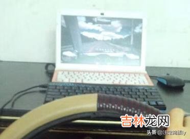 如何使用汽车模拟器（汽车模拟器怎么在电脑上用)