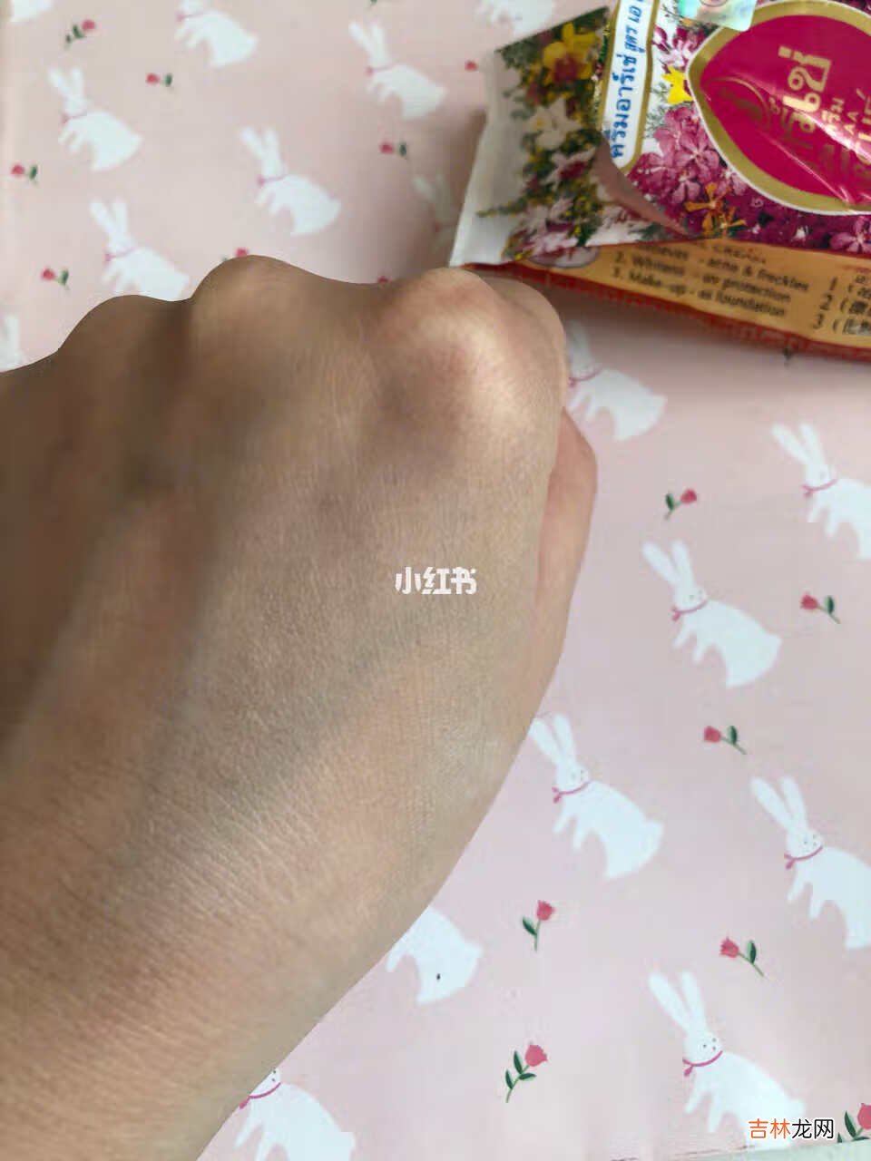 雅倩 正庄真珠美容膏 一时怀旧买了,味道跟小时候完全不一样了,但是还是类似的味道。
