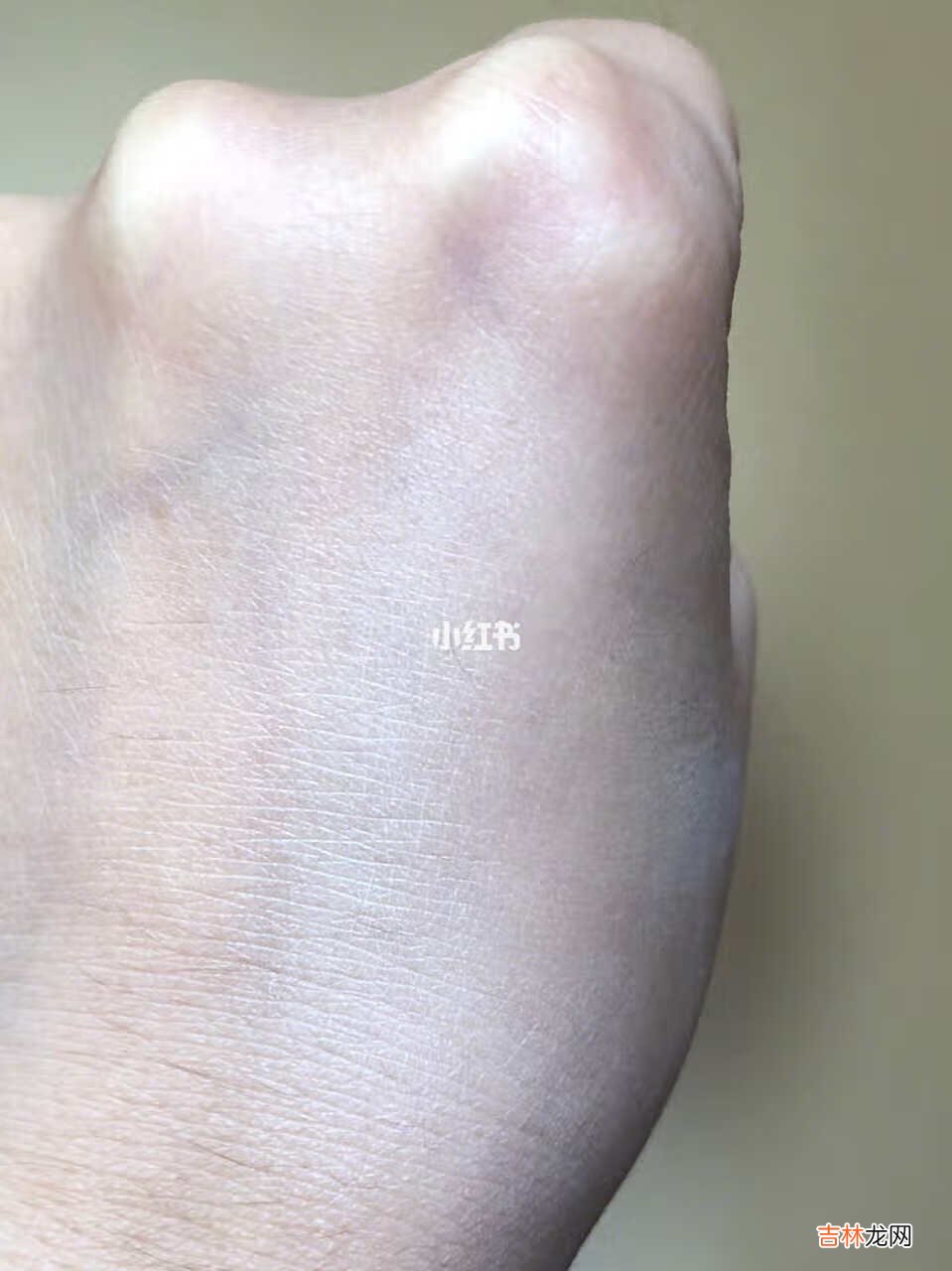 雅倩 正庄真珠美容膏 一时怀旧买了,味道跟小时候完全不一样了,但是还是类似的味道。