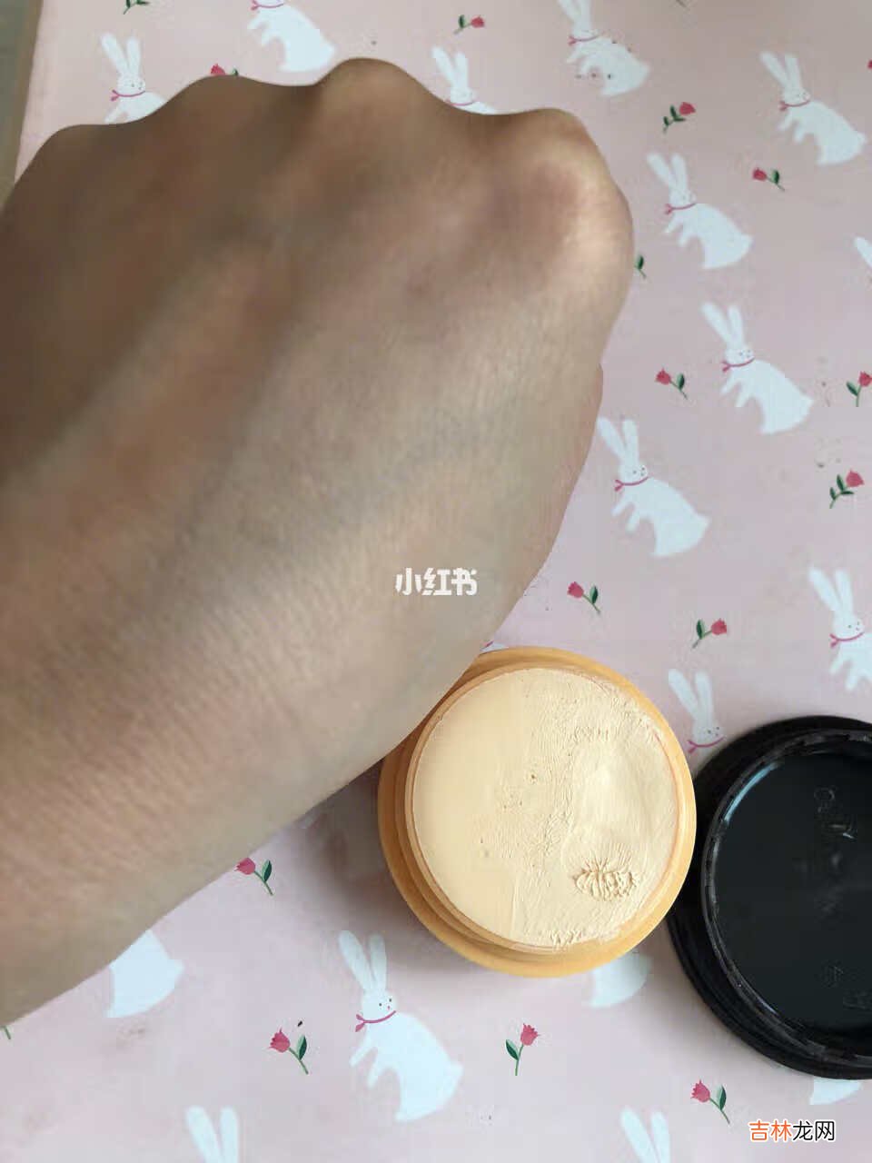 雅倩 正庄真珠美容膏 一时怀旧买了,味道跟小时候完全不一样了,但是还是类似的味道。
