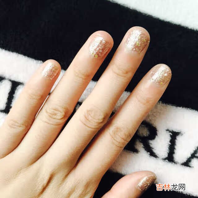 法国人鱼之水鸽子蛋指甲油