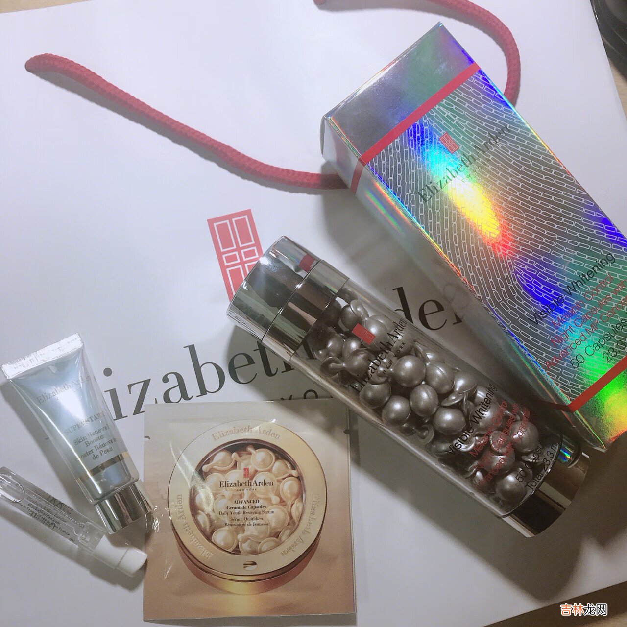 伊丽莎白雅顿银胶白手套 这是我第一瓶正式的美白精华 之前乱七八糟用过一些开价的
