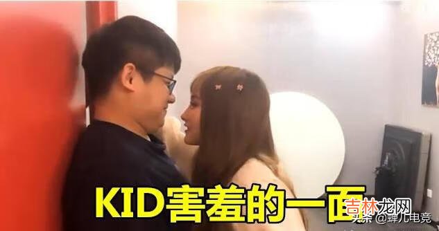 德云色直播去“女仆店”揭秘,与女仆各种互动,把水友们都看酸了,怎么评价
