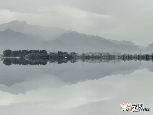 用手机后期怎么样把地面修成水面（如何把地面p成水面)