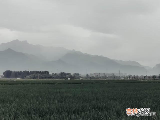 用手机后期怎么样把地面修成水面（如何把地面p成水面)