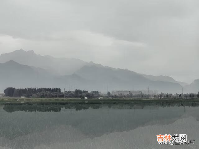 用手机后期怎么样把地面修成水面（如何把地面p成水面)