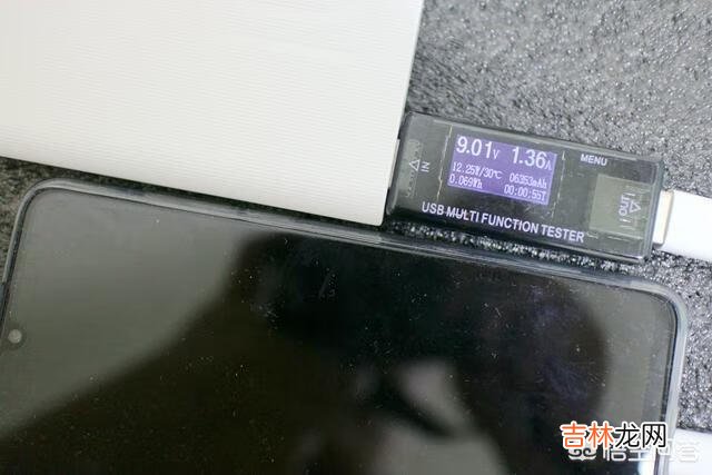 华为移动电源和小米移动电源，你会选哪个（小米电源键一碰就关机)