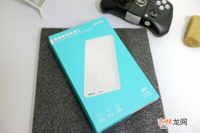 华为移动电源和小米移动电源,你会选哪个(小米电源键一碰就关机)