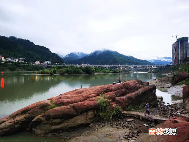 你们觉得华为手机卡不卡，使用体验如何（华为mate20现在卡不卡)