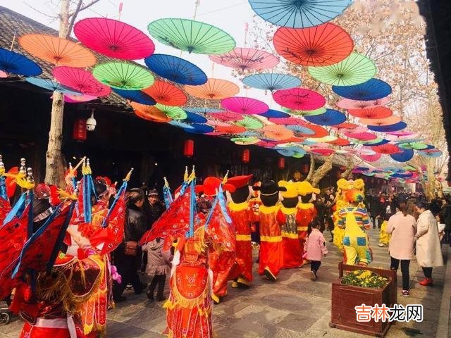 大过年的。看某某人玩牛牛，我几乎看不懂，牛牛怎么玩，讲通俗点