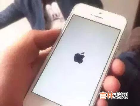 苹果手机出现白苹果怎么办（白苹果会自己恢复吗)